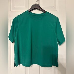 Lululemon ultra light waist length t shirt NWOT